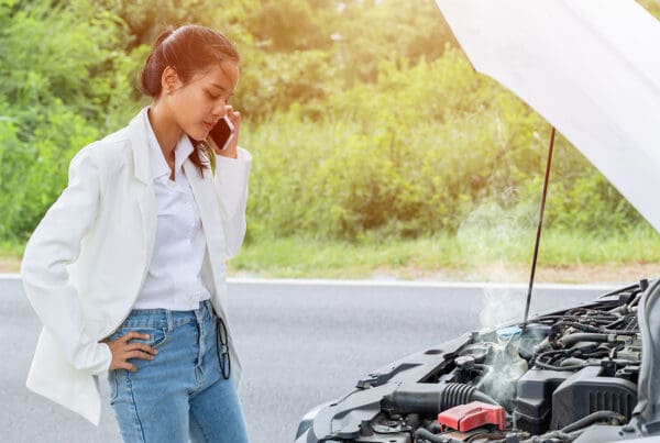 5 Tips for Car Insurance in Quincy, WA - Young Woman Calling Help and Insurance Auto Service With a Problem Broken Car on the Road